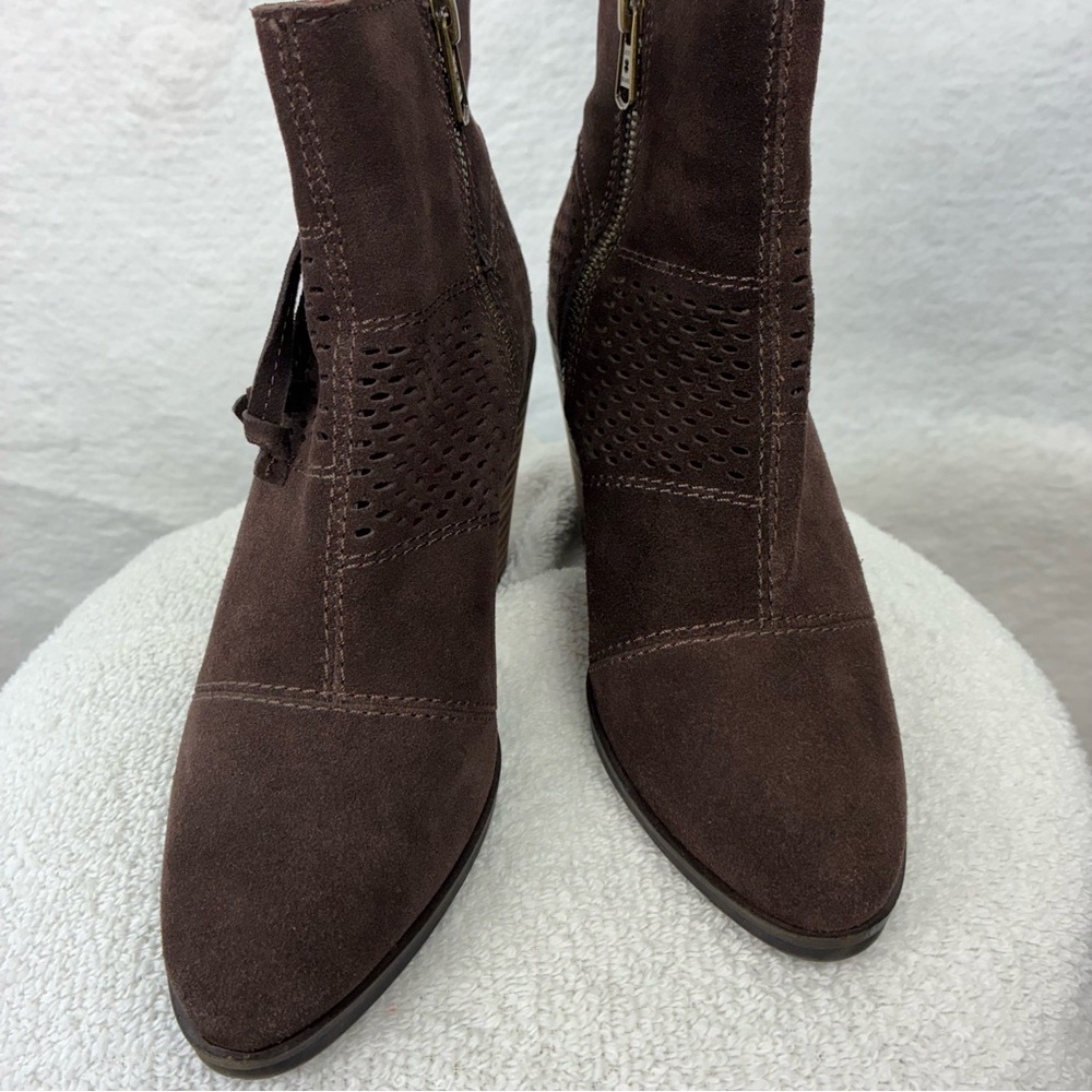 Lucky Brand Boho Perforated Leather Suede Booties Brown Stacked Heel Ankle Boots - Picture 3 of 10